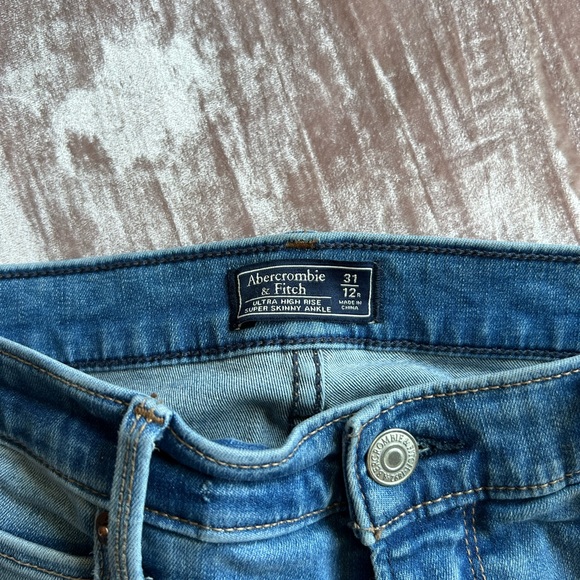 Abercrombie & Fitch Ultra High Rise Super Skinny Ankle - Picture 3 of 3